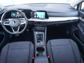 Volkswagen Golf (2023) thumbnail 5