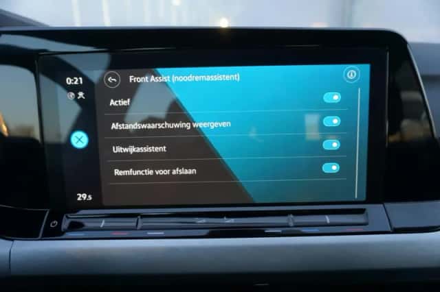 Volkswagen Golf (2023) thumbnail 46