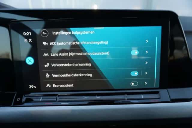 Volkswagen Golf (2023) thumbnail 49