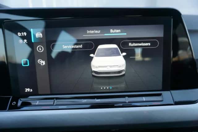 Volkswagen Golf (2023) thumbnail 61