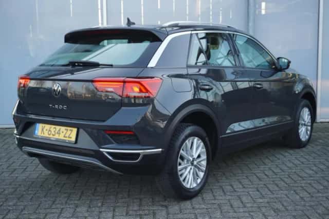 Volkswagen T-Roc (2021) thumbnail 2