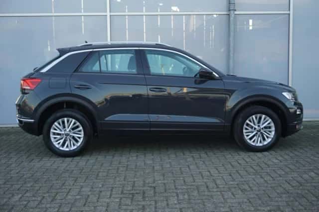 Volkswagen T-Roc (2021) thumbnail 3