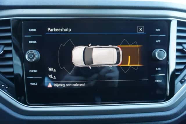 Volkswagen T-Roc (2021) thumbnail 26