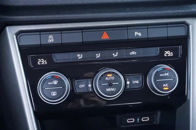 Volkswagen T-Roc (2021) thumbnail 28