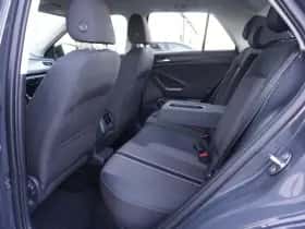Volkswagen T-Roc (2021) thumbnail 36