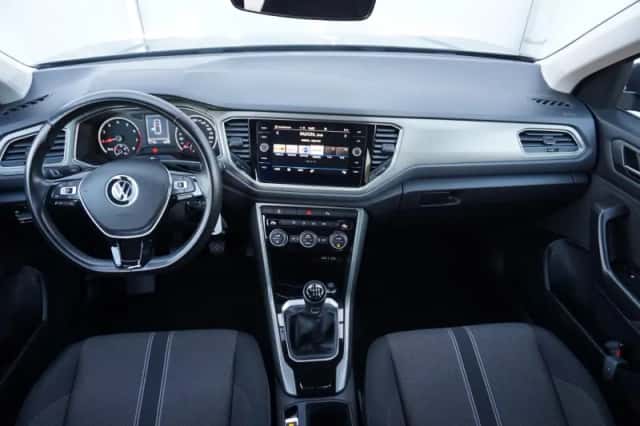 Volkswagen T-Roc (2021) thumbnail 5