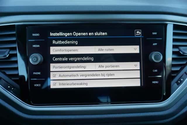 Volkswagen T-Roc (2021) thumbnail 48