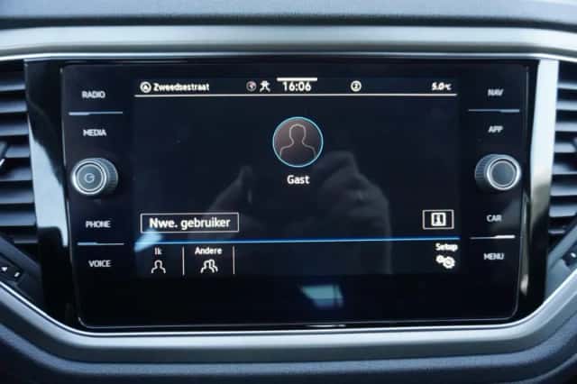 Volkswagen T-Roc (2021) thumbnail 50