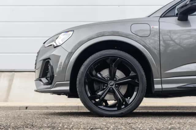 Audi Q3 (2022) thumbnail 14