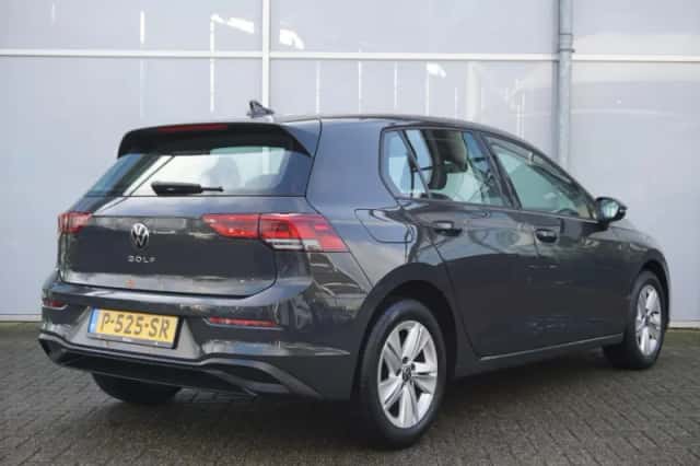Volkswagen Golf (2022) thumbnail 2