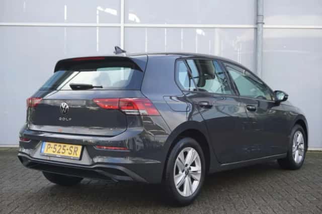 Volkswagen Golf (2022) thumbnail 2