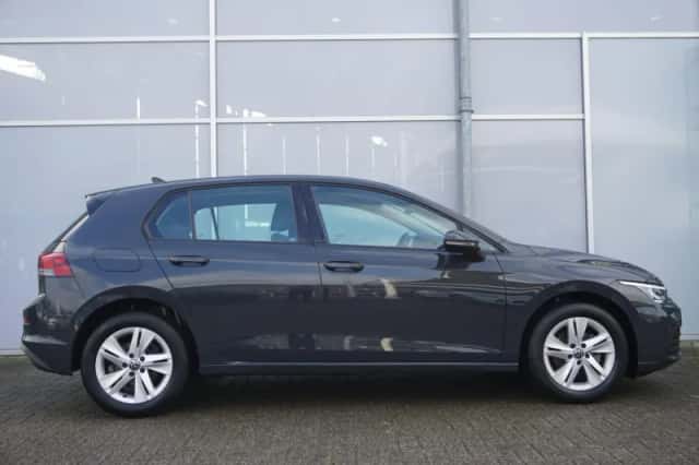 Volkswagen Golf (2022) thumbnail 3