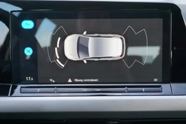 Volkswagen Golf (2022) thumbnail 24