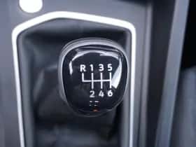 Volkswagen Golf (2022) thumbnail 28