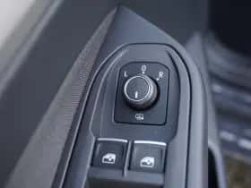Volkswagen Golf (2022) thumbnail 35