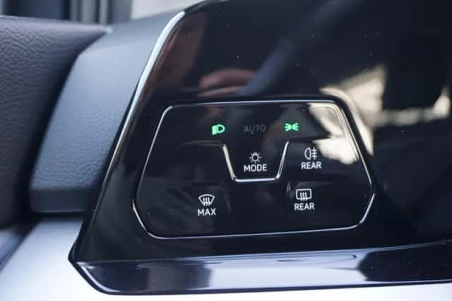 Volkswagen Golf (2022) thumbnail 36