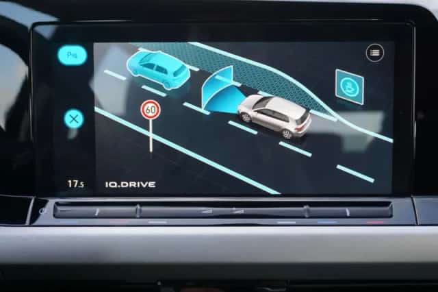 Volkswagen Golf (2022) thumbnail 40