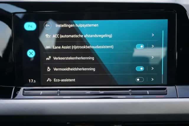 Volkswagen Golf (2022) thumbnail 41