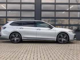 Volkswagen Passat (2025) thumbnail 3
