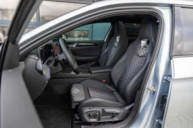 Volkswagen Passat (2025) thumbnail 4