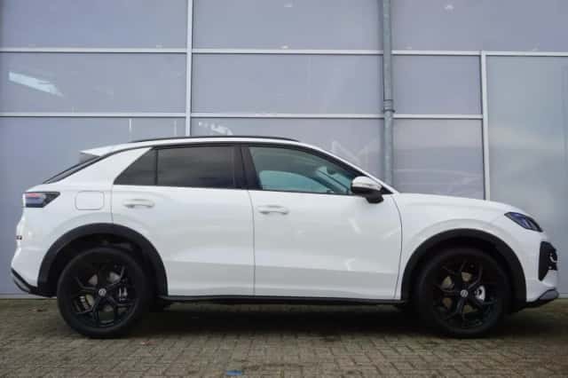 Volkswagen T-Roc (2026) thumbnail 3