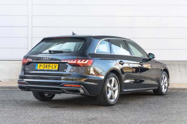 Audi A4 (2022) thumbnail 2