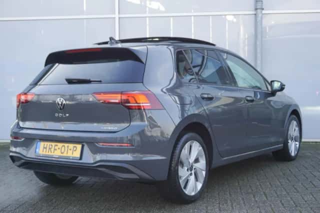 Volkswagen Golf (2025) thumbnail 2