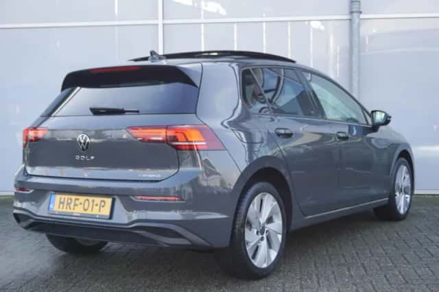 Volkswagen Golf (2025) thumbnail 2