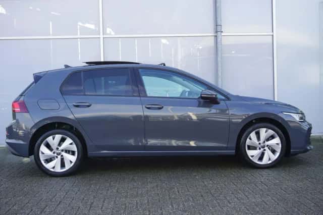 Volkswagen Golf (2025) thumbnail 3