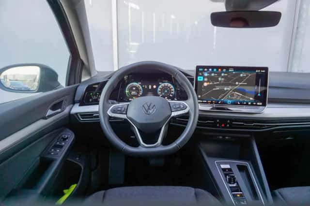 Volkswagen Golf (2025) thumbnail 25