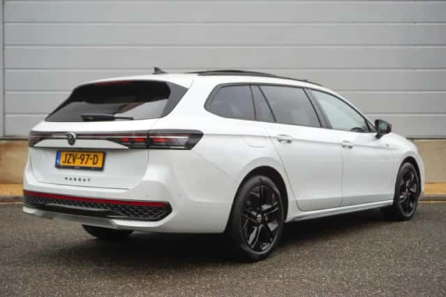 Volkswagen Passat (2025) thumbnail 2