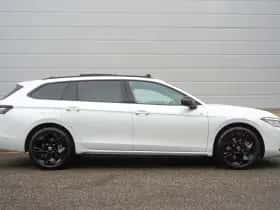 Volkswagen Passat (2025) thumbnail 3