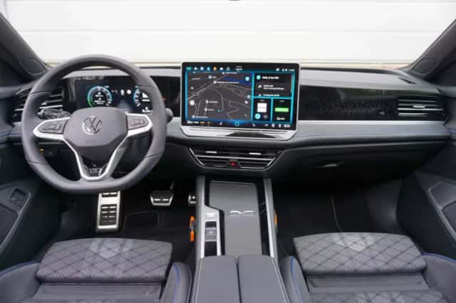 Volkswagen Passat (2025) thumbnail 5