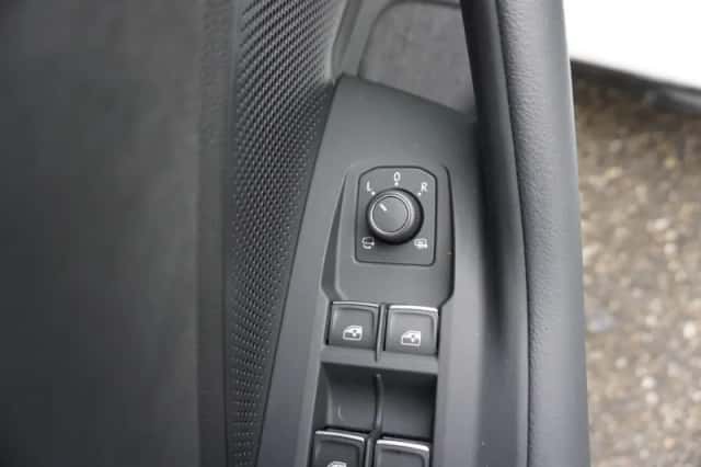Volkswagen Passat (2025) thumbnail 47