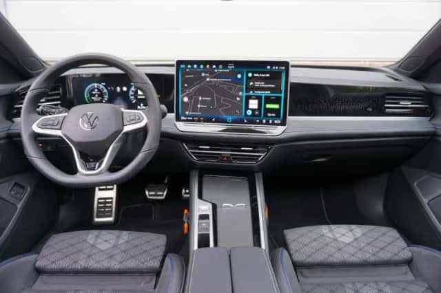 Volkswagen Passat (2025) thumbnail 5