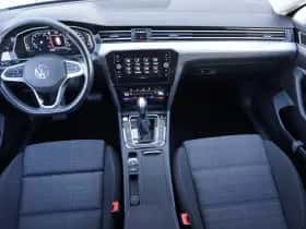 Volkswagen Passat (2020) thumbnail 5