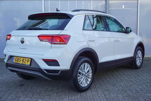 Volkswagen T-Roc (2021) thumbnail 2