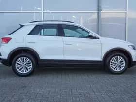 Volkswagen T-Roc (2021) thumbnail 3