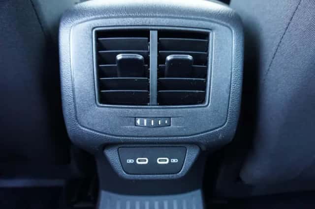 Volkswagen T-Roc (2021) thumbnail 36