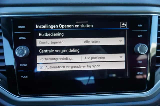 Volkswagen T-Roc (2021) thumbnail 44