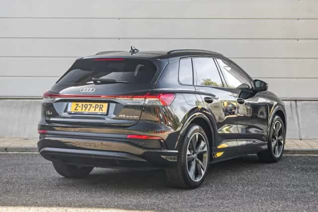Audi Q4 e-tron (2024) thumbnail 2