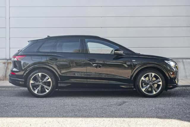 Audi Q4 e-tron (2024) thumbnail 3