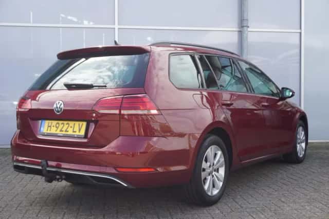 Volkswagen Golf (2020) thumbnail 2