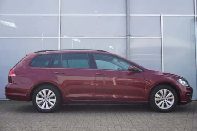 Volkswagen Golf (2020) thumbnail 3