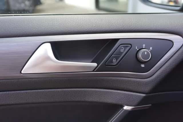 Volkswagen Golf (2020) thumbnail 34