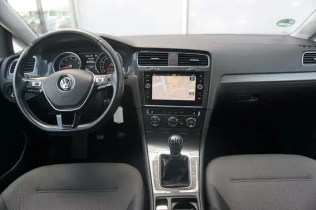Volkswagen Golf (2020) thumbnail 5