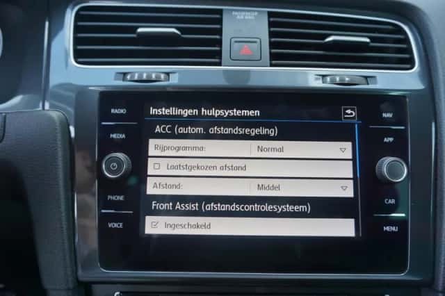 Volkswagen Golf (2020) thumbnail 41