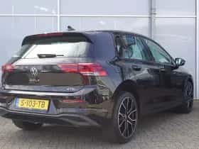 Volkswagen Golf (2023) thumbnail 2