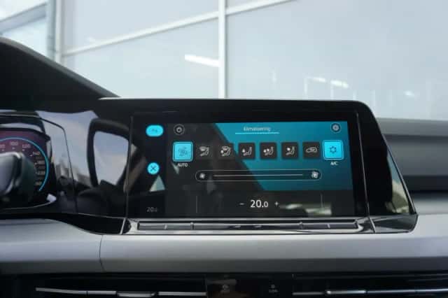 Volkswagen Golf (2023) thumbnail 25