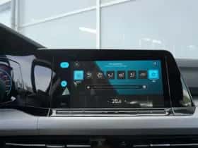 Volkswagen Golf (2023) thumbnail 25